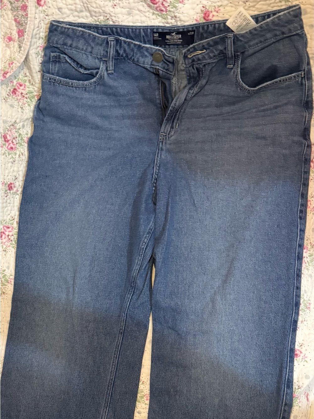 Hollister Women’s blue High rise Straight-Leg Jeans